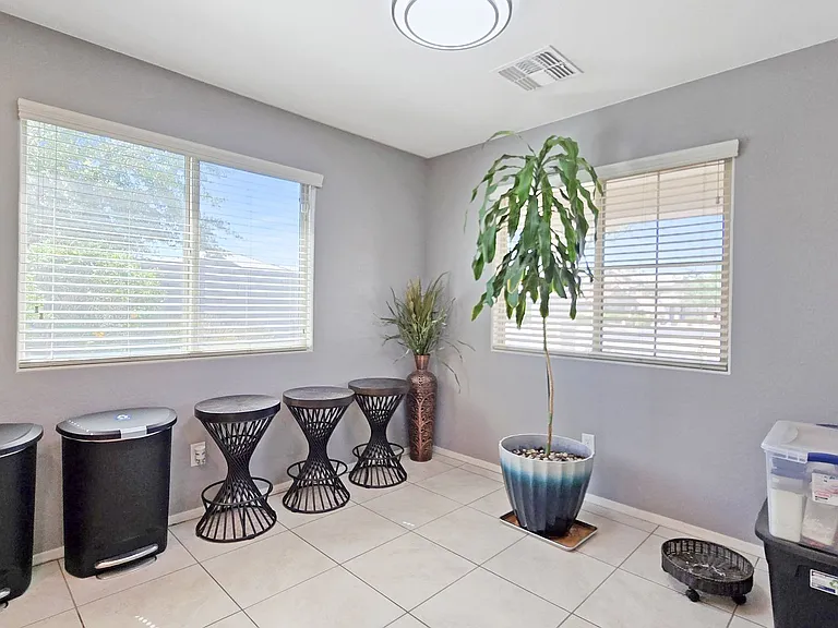 3913 S 185th Ln — Photo 8