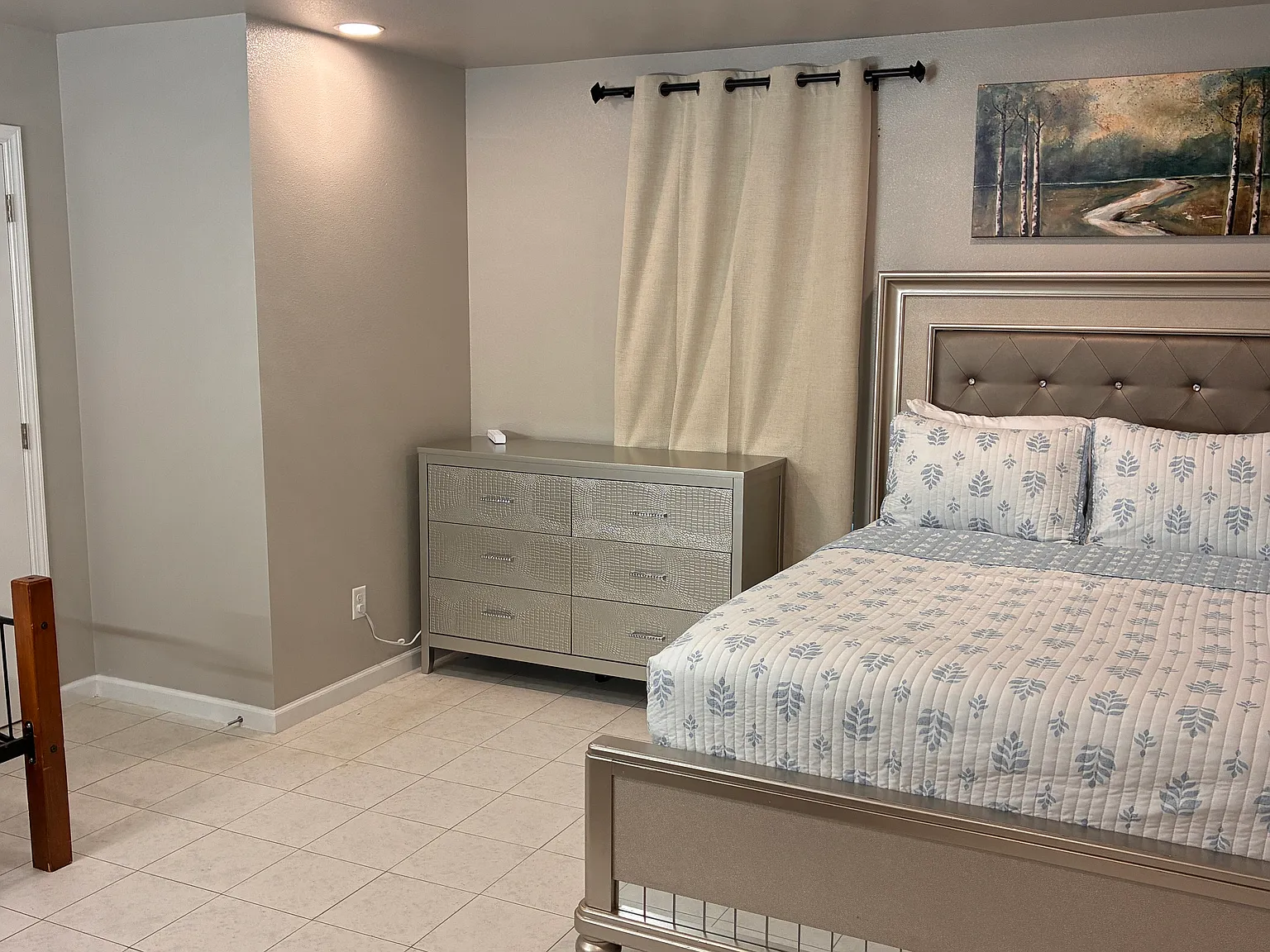 3 bed, $2,200 — Photo 1