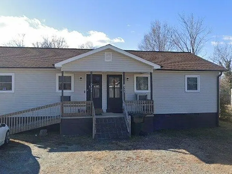 504 Jarrett St — Photo 1