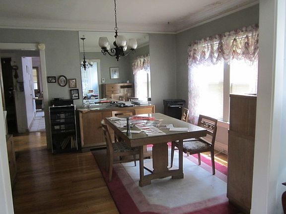 2nd image of 716 Clarence Ave