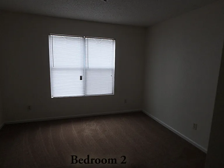 Creekwood Apartments — Photo 23