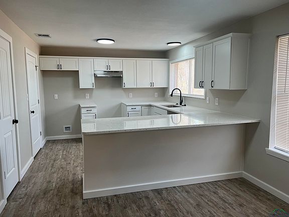 2nd image of 31 Buena Vista Dr