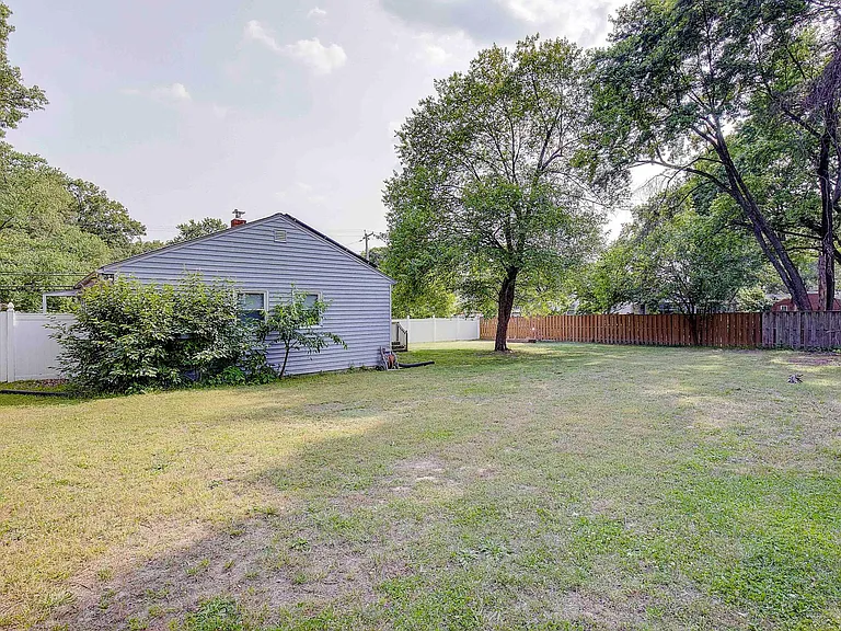 742 Elmhurst Rd — Photo 20