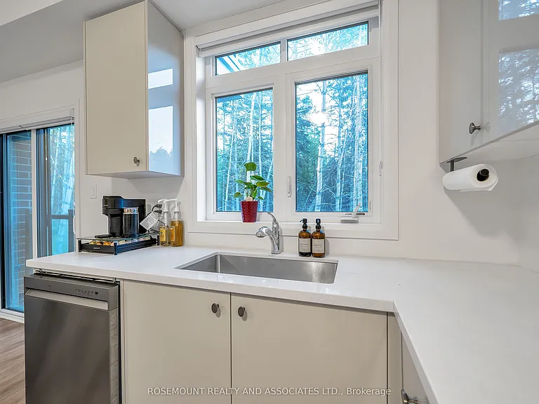 9 Esquire Way — Photo 16