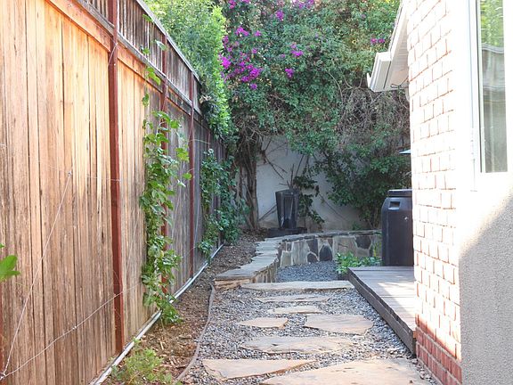 5th image of 5029 Serrania Ave