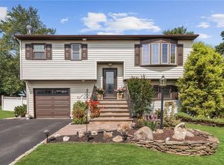 27 Kingsbridge Dr, Edison, NJ