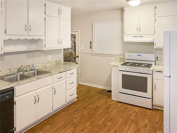2nd image of 1618 Kildare Ave