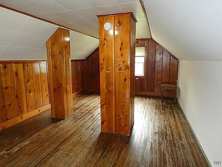 83 Custer St — Photo 3