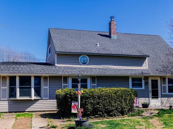 58 Nearwood Ln, Levittown, PA 19054