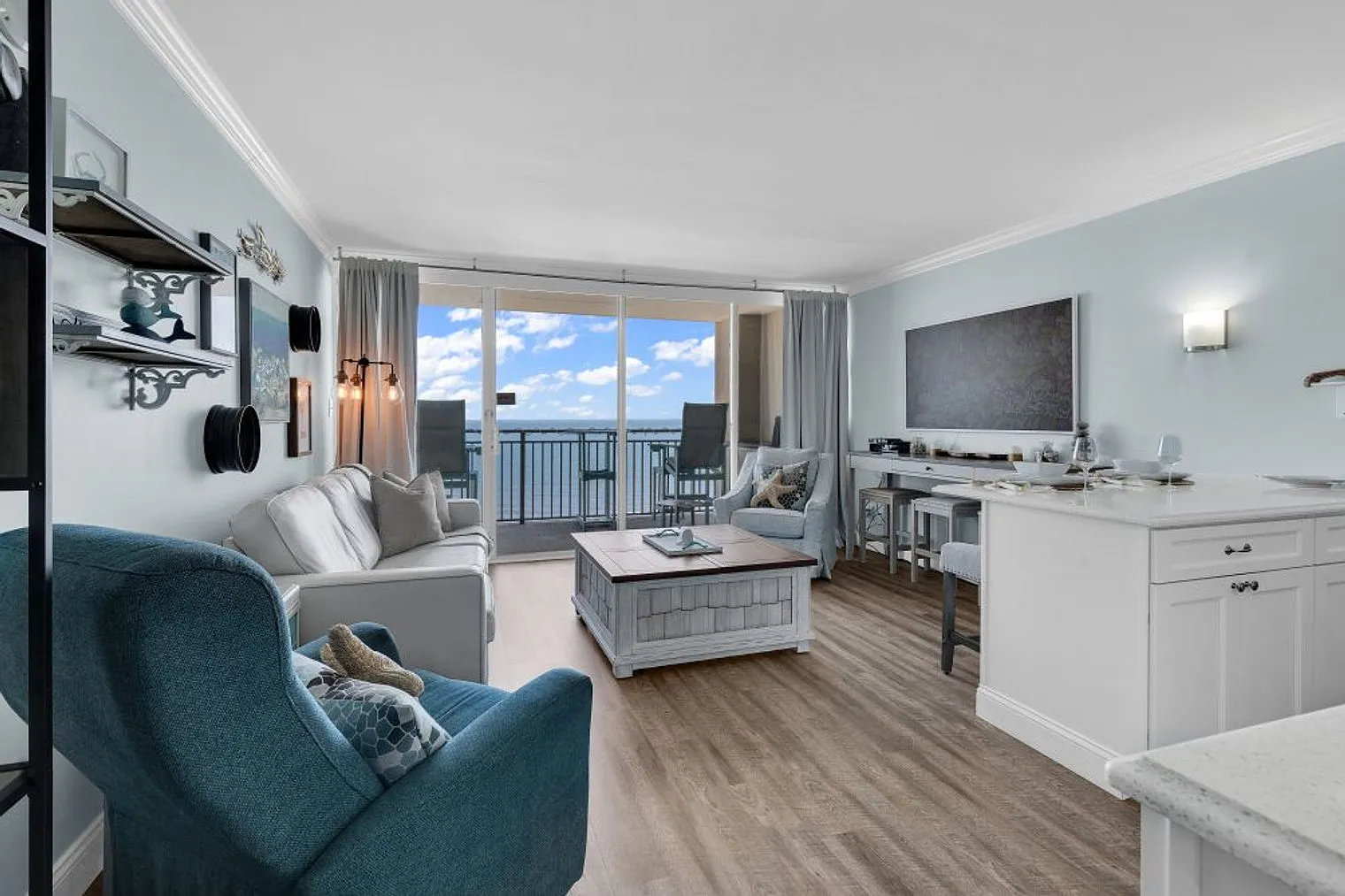 1 bed, 1.0 bath, 645 sqft, $2,356 — Photo 1