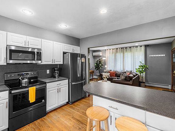 2nd image of 172 S Pier Rd #A