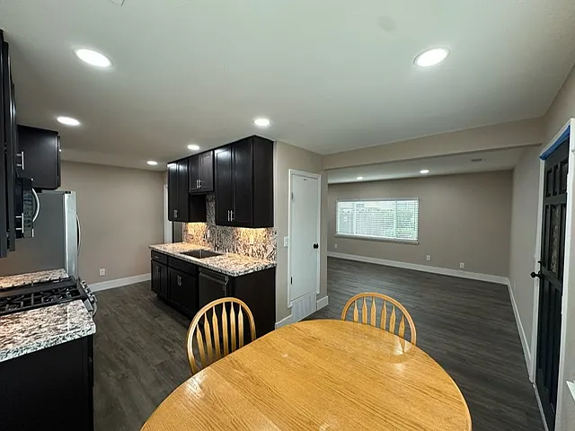 111 Francisco Villa Dr — Photo 6