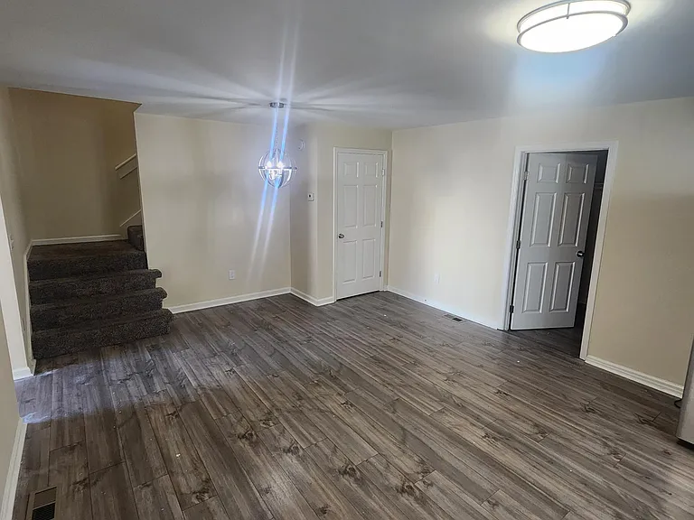 626 E Maple St #1 — Photo 8