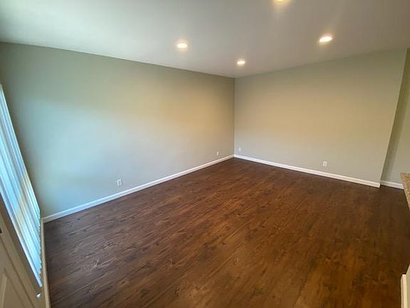4th image of 7925 Vineland Ave #26