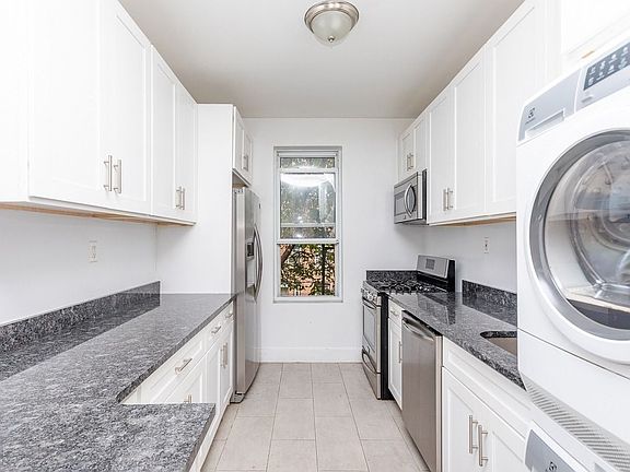 3rd image of 475 Hancock St APT 3