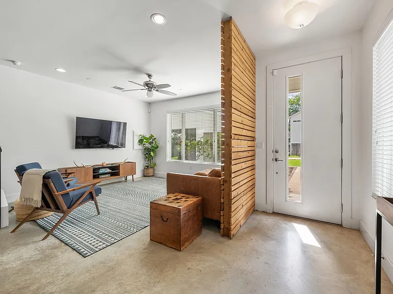 1128 Gunter St #F — Photo 6