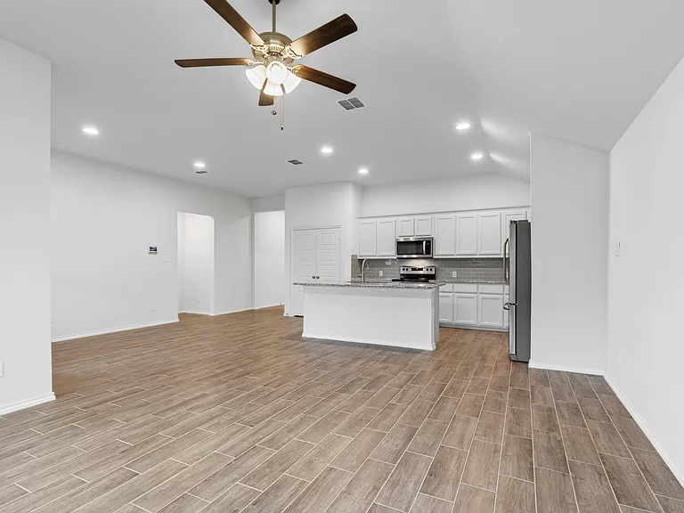 4807 Avion Dr — Photo 6