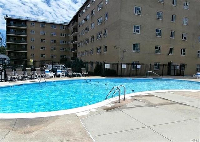 2nd image of 470 Halstead Ave APT 5U