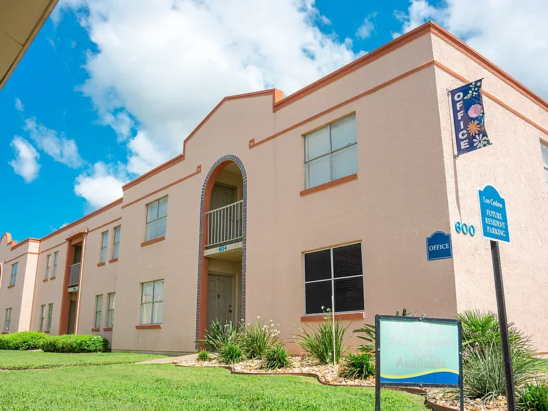 Well-maintained exterior of Los Cedros Apartments in Brownsville, Texas.