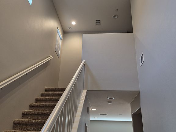4th image of 24292 Bay Laurel Ave