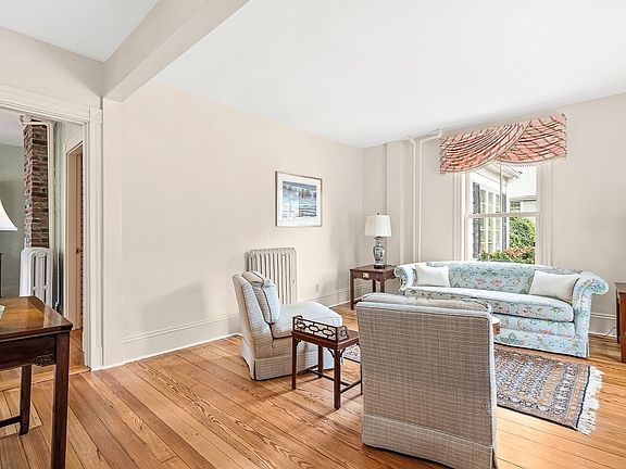5th image of 296 Linden St