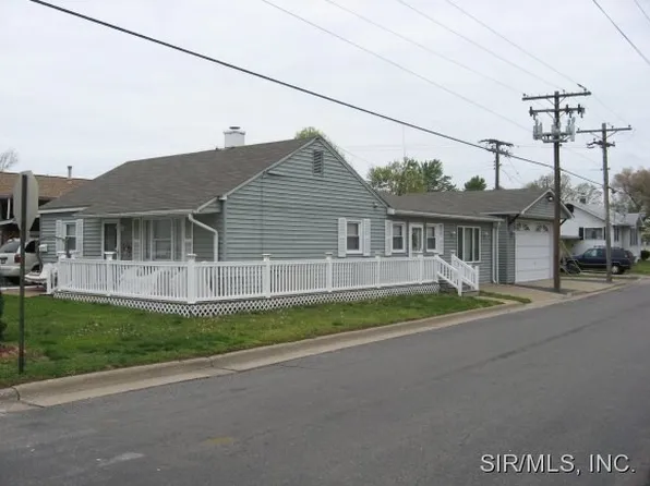 1179 E Ferguson Ave, Wood River, IL 62095