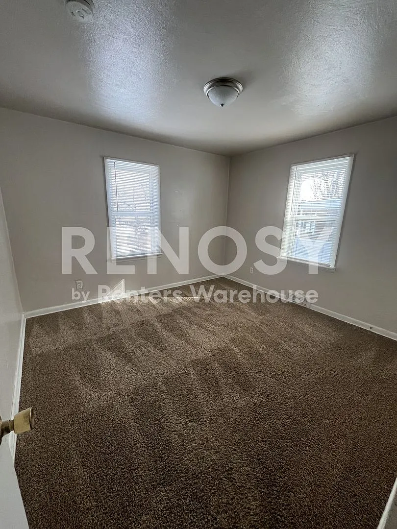 Four Bed Two Bath Home - Now Available - Special Offer, see details! — Photo 4