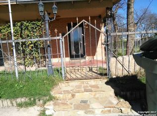 218 Bates St, Uvalde, TX 78801