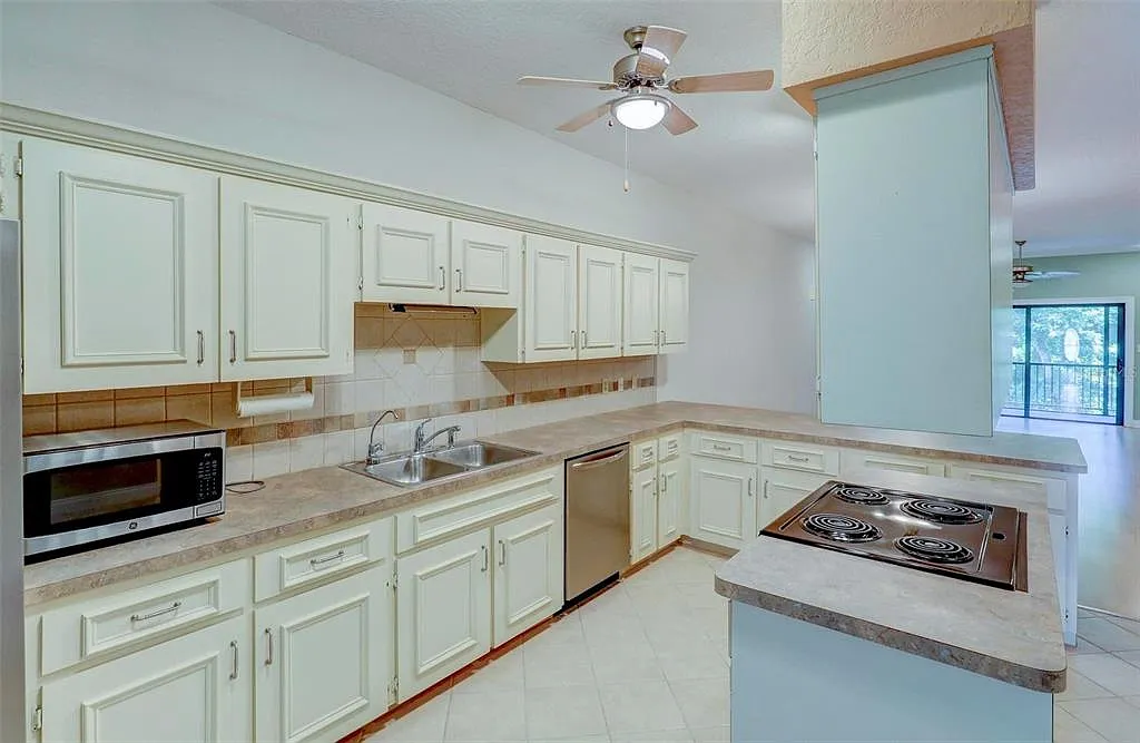 2 bed, 2.5 bath, 1740 sqft, $2,300 — Photo 4