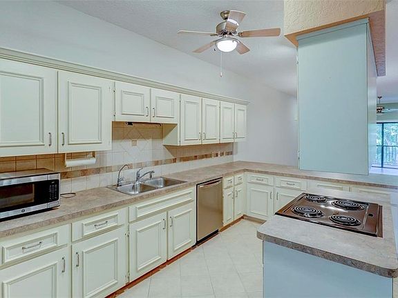 3rd image of 7032 River Run Blvd