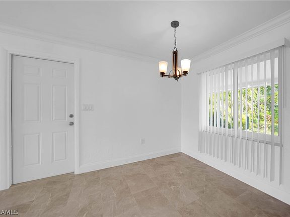 5th image of 8 Glenmont Dr W