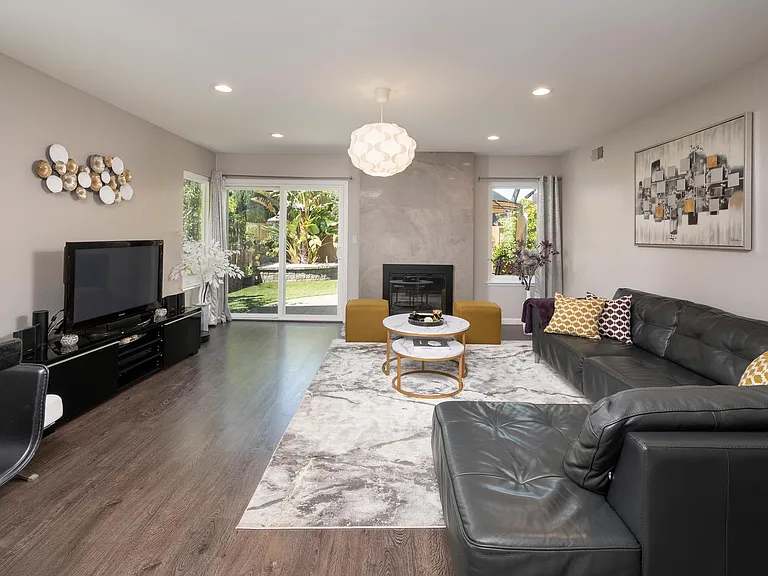 1126 Blythe St — Photo 11