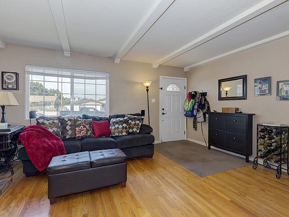 4th image of 1064 Chapel Hill Way