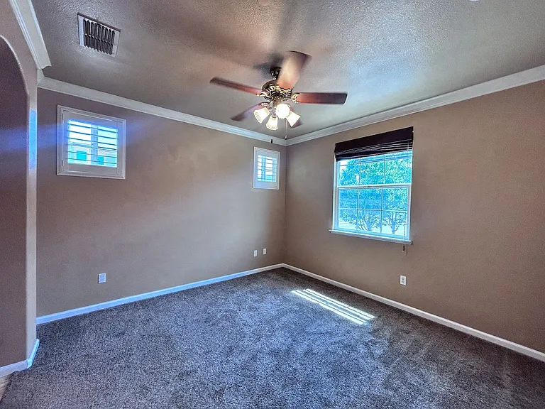 201 Ferry Cir — Photo 9