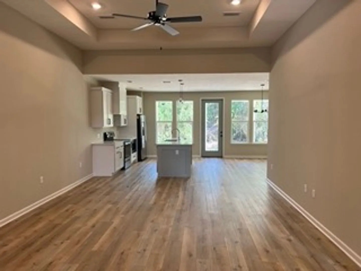 Single-Family House for Rent — Photo 3