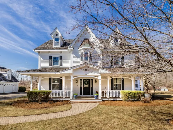 3 Eagle Pointe Dr, Barrington, IL 60010