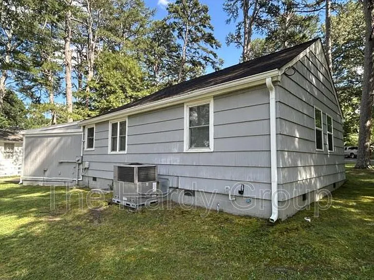 934 McKellar Dr — Photo 14
