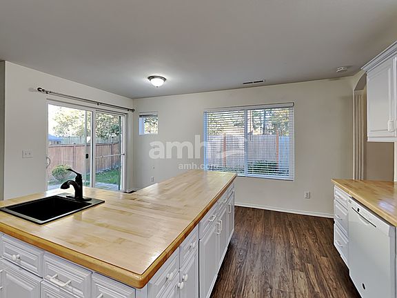 5th image of 5115 203rd Street Ct E