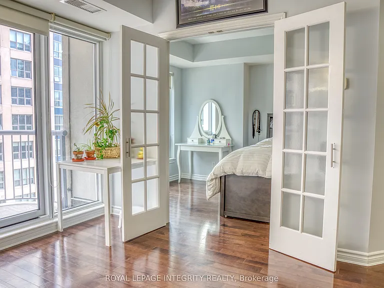 234 Rideau St #707 — Photo 13