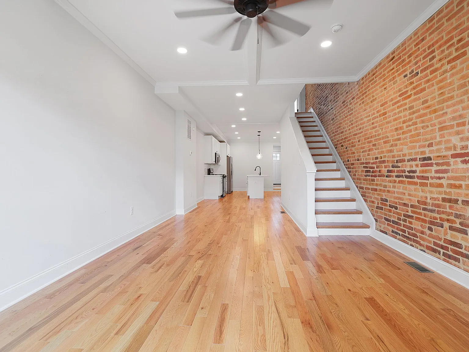 4 bed, 1765 sqft, $2,900 — Photo 2