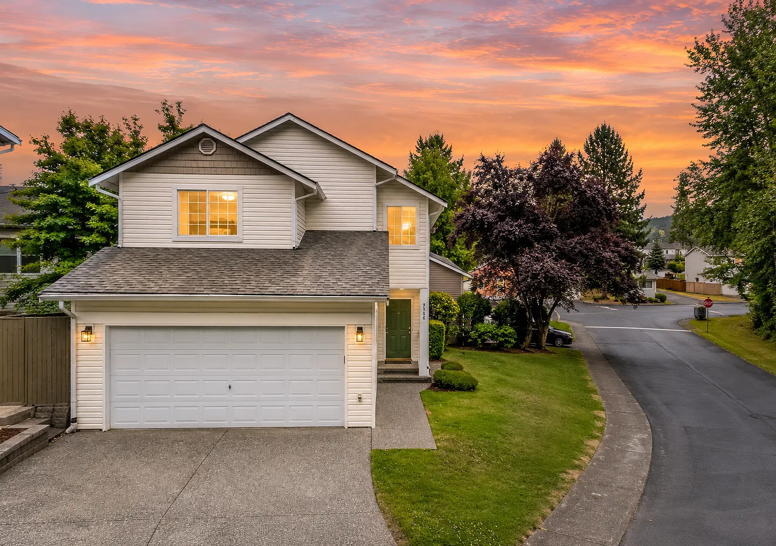 **Move-In Special** Beautiful 3bd/2.5bth home in Lake Stevens w/ Lake access!! — Photo 2
