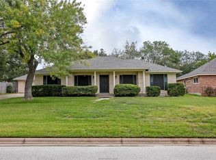 2511 Oak Cir, Bryan, TX 77802