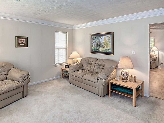 4th image of 460 S Preston Trl