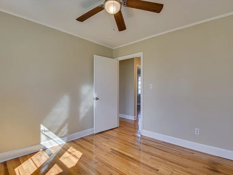 302 Burgess Dr — Photo 25