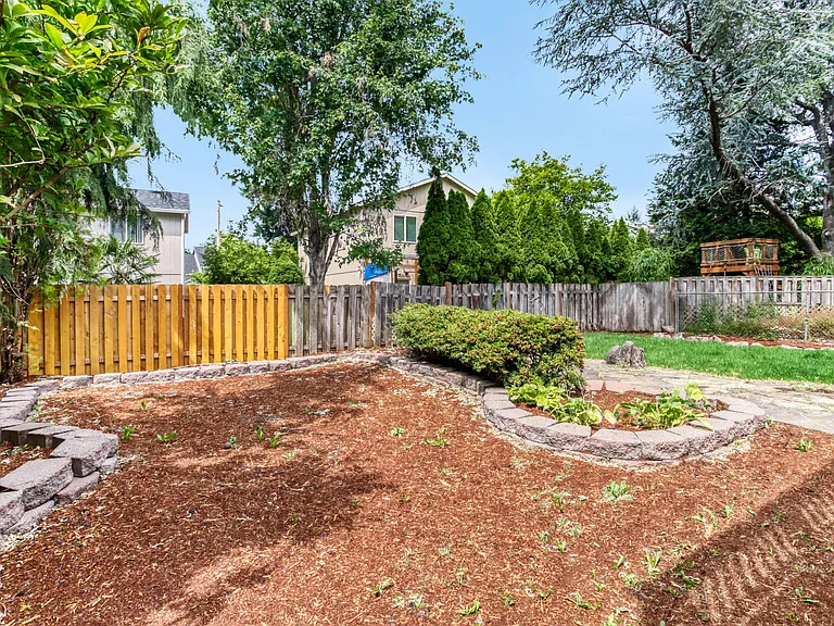 14539 SE Center St — Photo 27