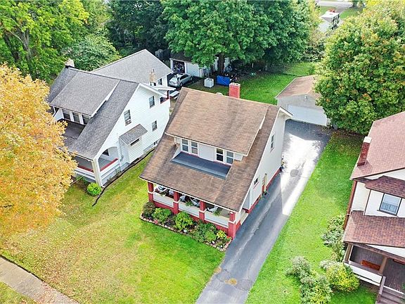 4th image of 1641 Brownlee Ave