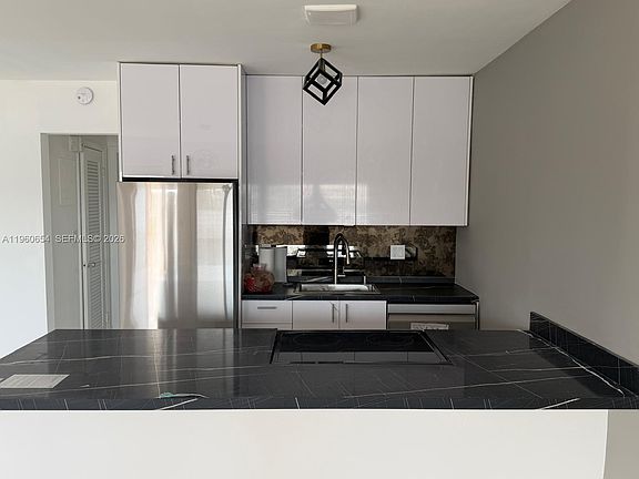 4th image of 725 SW 11th Ave APT 17F