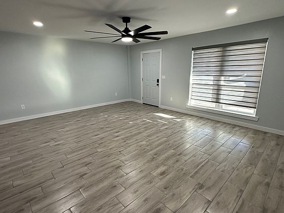 5th image of 103 N Lovers Ln #A
