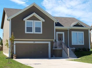 145 W Fountain Cir, Gardner, KS 66030