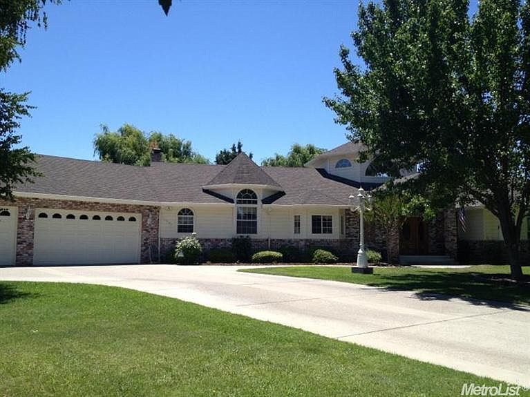 1st image of 10492 La Loma Way